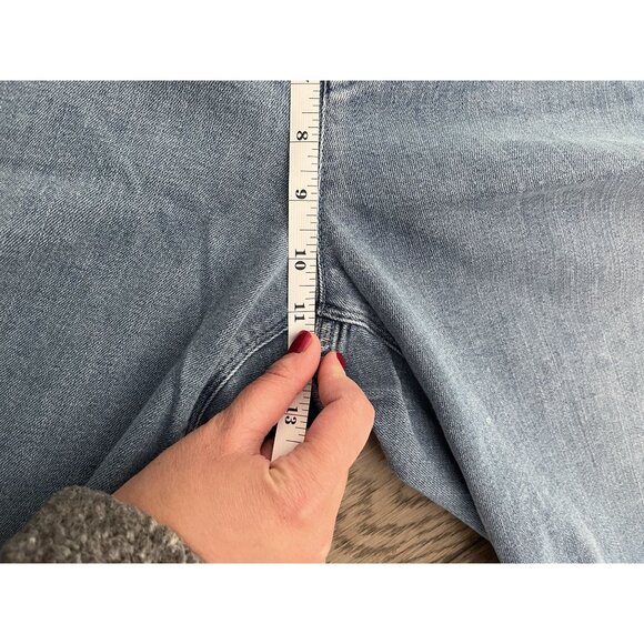 EUC Womens Light Blue Denim Shorts Size 18 With Front & Back Pockets Stretchy Fa - Picture 6 of 8